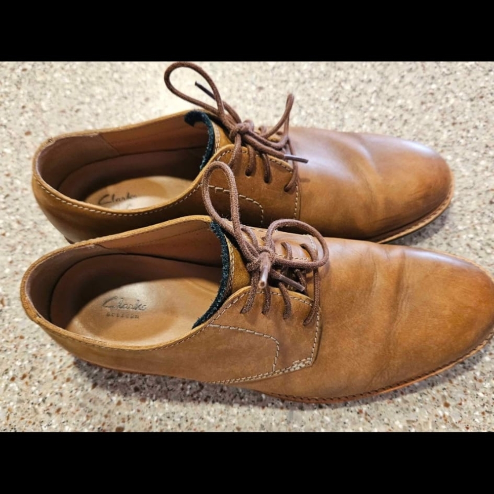 Clarks Tan Leather Oxfords Classic Style